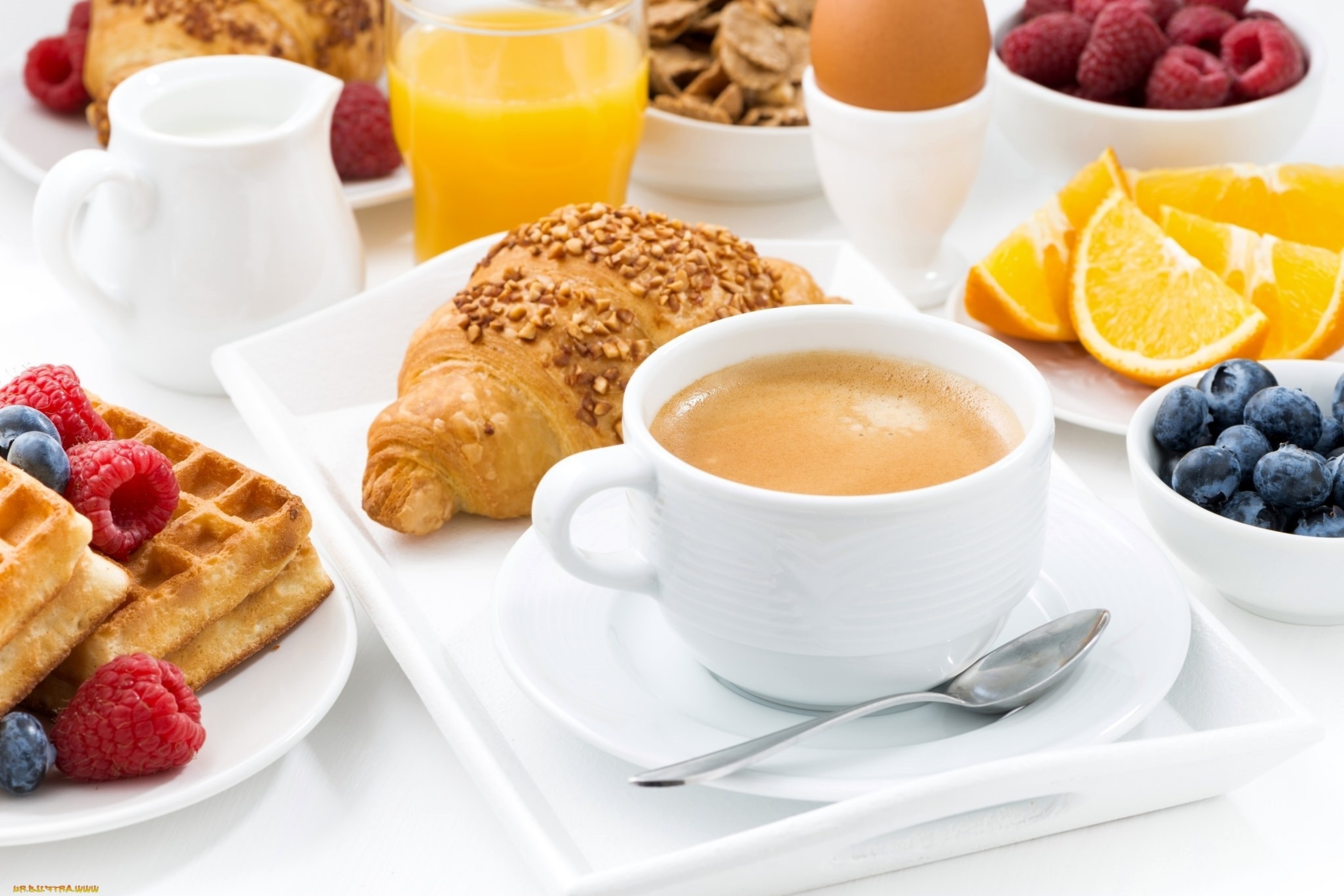 Fondo de pantalla Croissant, waffles and coffee 2880x1920