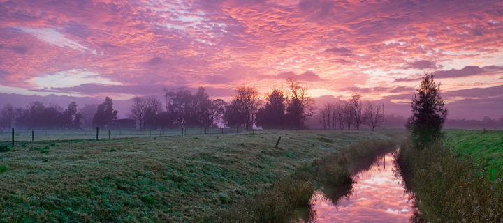 Das Cold Morning Pink Sky Wallpaper 720x320