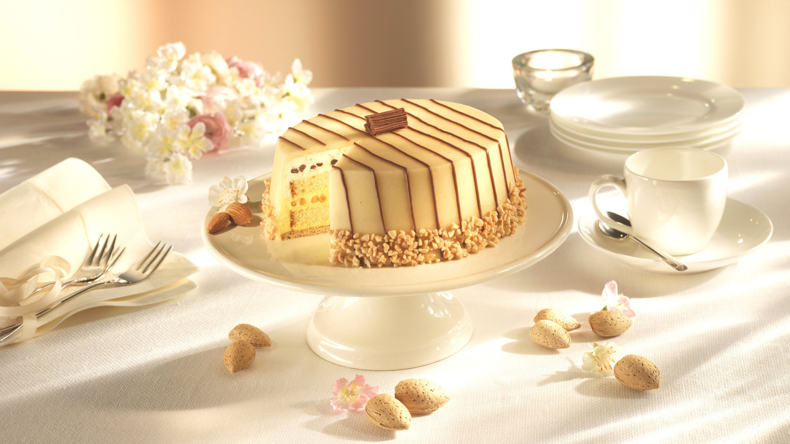 Marzipan cake wallpaper 1600x900