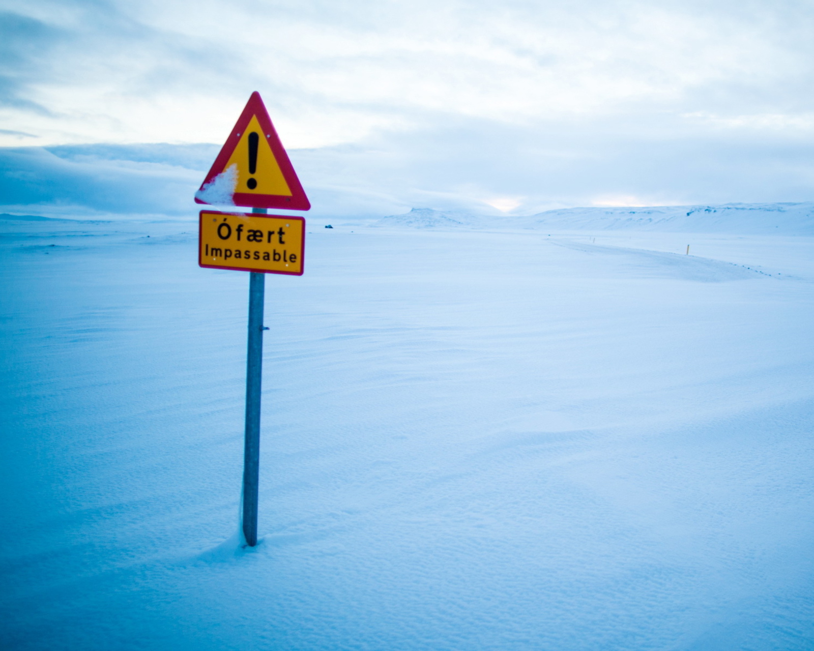 Sfondi Winter Warning Sign 1600x1280
