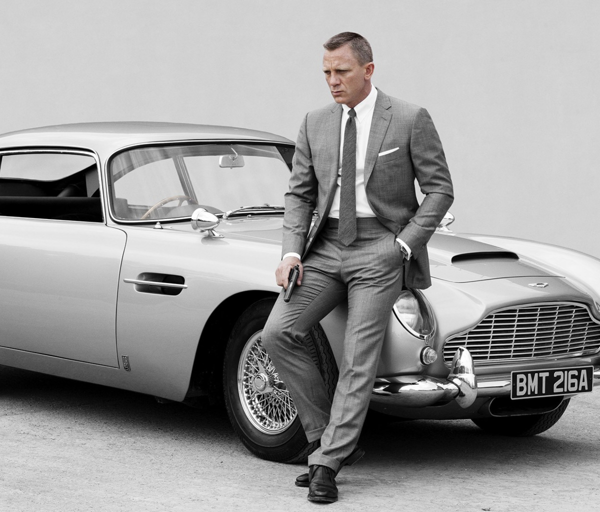 Das James Bond Grey Suit Wallpaper 1200x1024