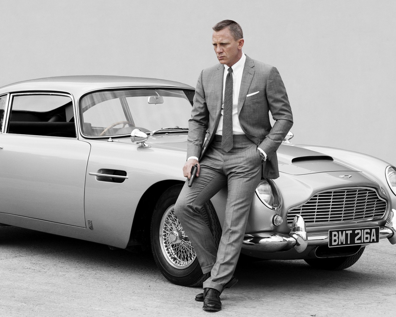 Das James Bond Grey Suit Wallpaper 1280x1024