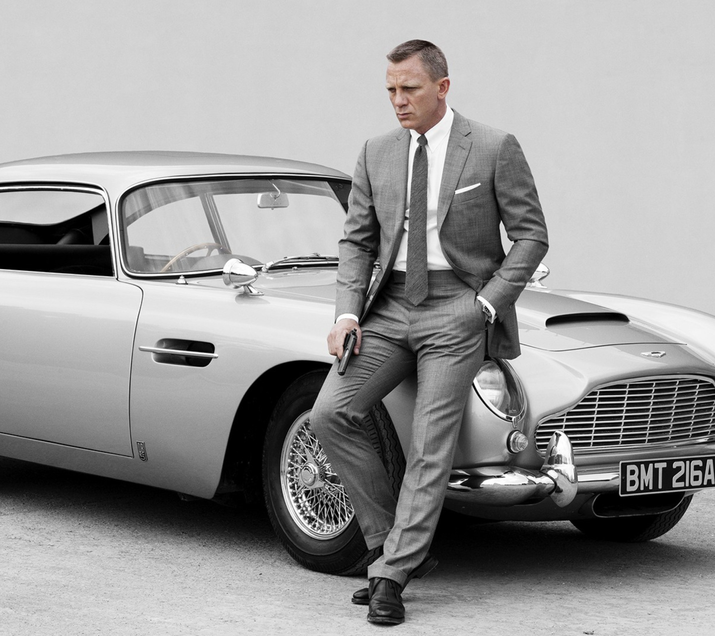 Обои James Bond Grey Suit 1440x1280
