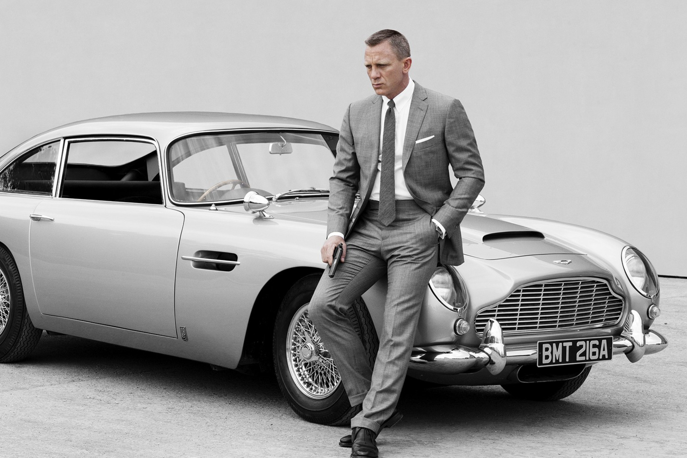 Das James Bond Grey Suit Wallpaper 2880x1920