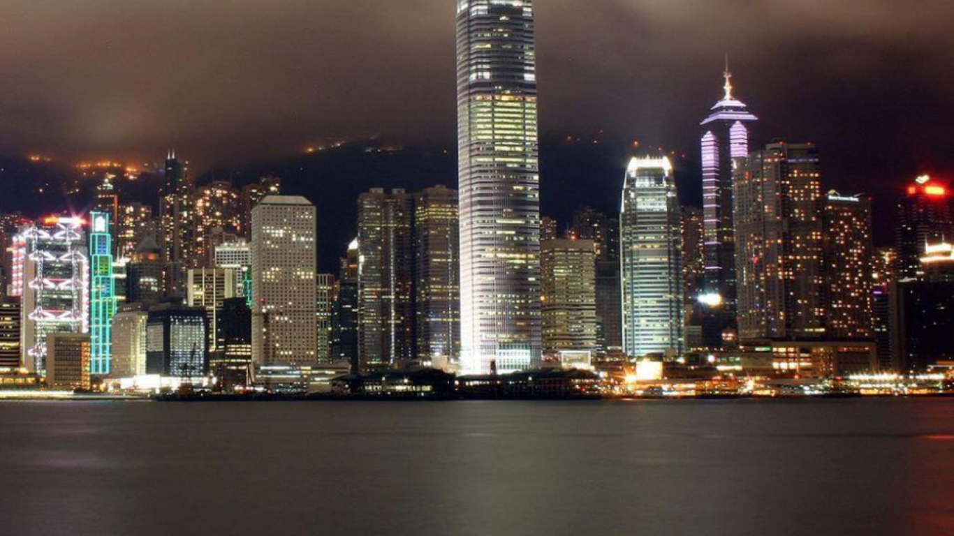 Screenshot №1 pro téma Hong Kong At Night 1366x768