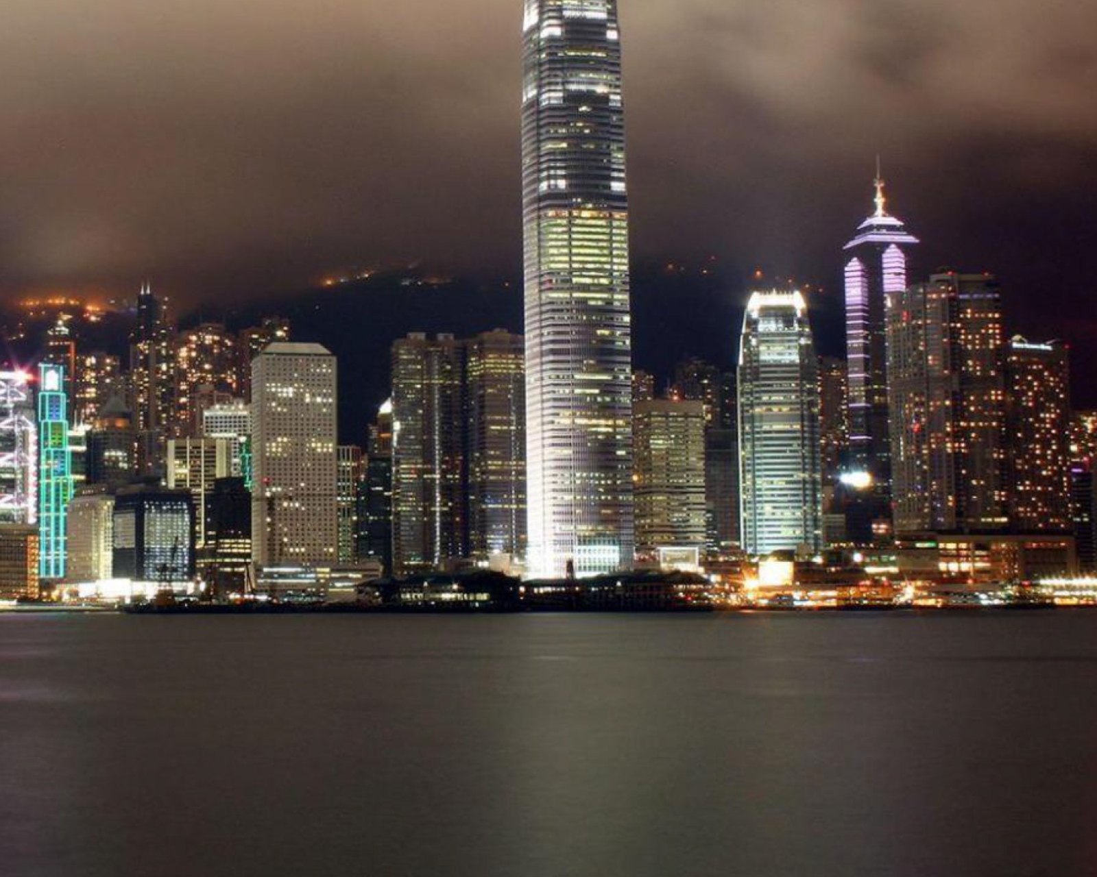 Screenshot №1 pro téma Hong Kong At Night 1600x1280