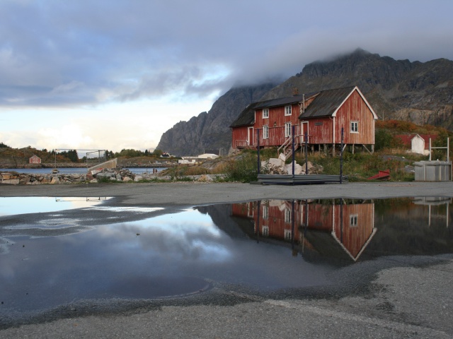 Screenshot №1 pro téma Norway City Lofoten with Puddles 640x480