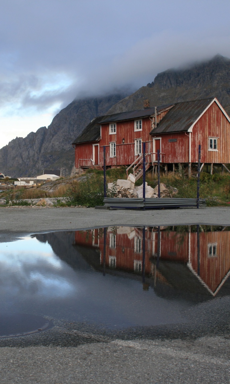 Screenshot №1 pro téma Norway City Lofoten with Puddles 768x1280