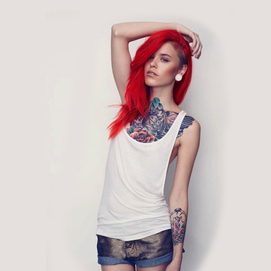 Обои Beautiful Tattooed Redhead 1024x1024