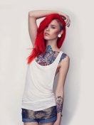 Das Beautiful Tattooed Redhead Wallpaper 132x176
