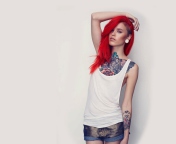 Das Beautiful Tattooed Redhead Wallpaper 176x144