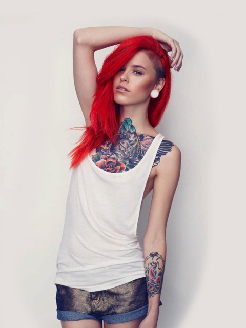 Das Beautiful Tattooed Redhead Wallpaper 480x640