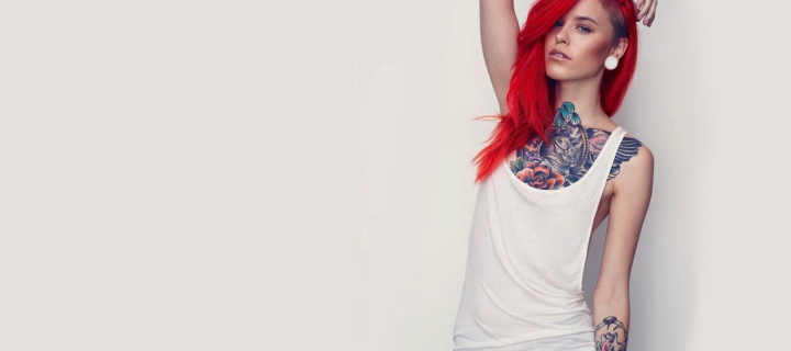 Das Beautiful Tattooed Redhead Wallpaper 720x320