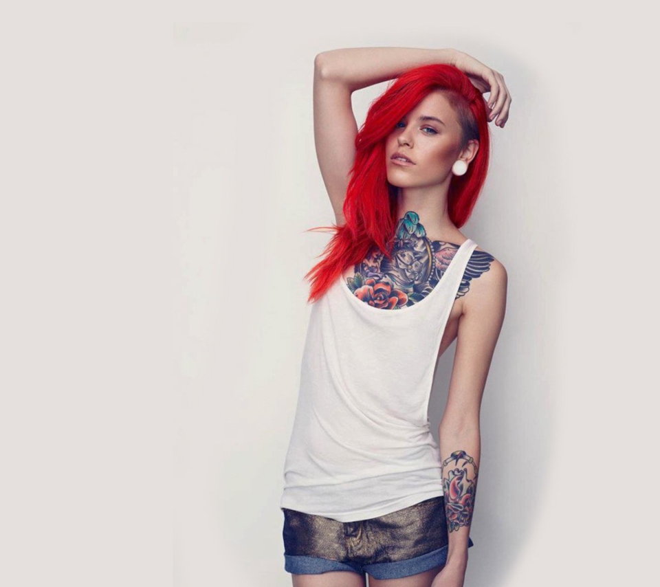 Das Beautiful Tattooed Redhead Wallpaper 960x854