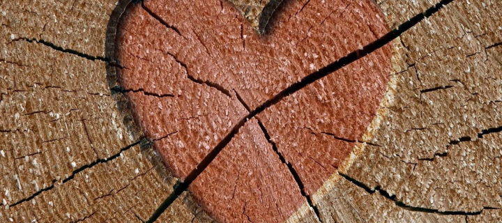 Das Wooden Heart Wallpaper 720x320