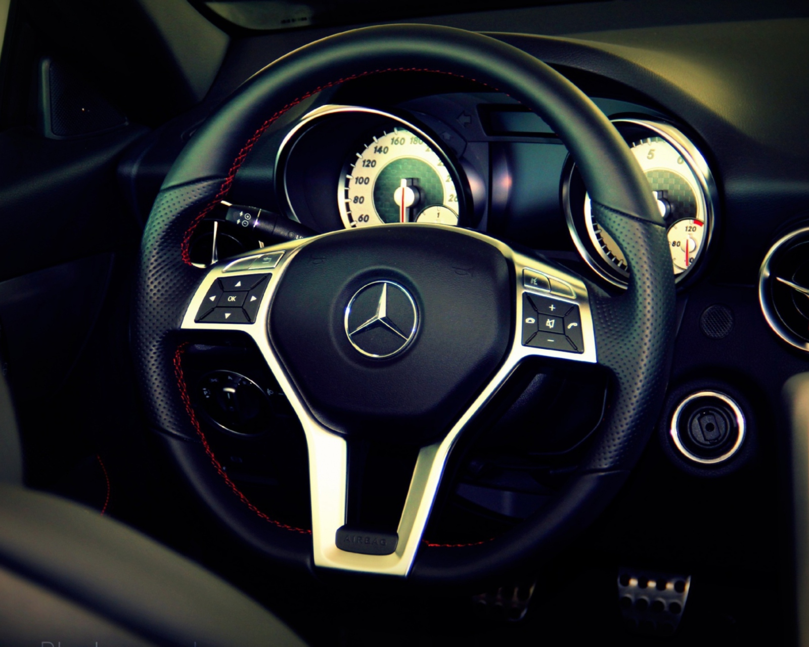 Fondo de pantalla Mercedes Benz 1600x1280