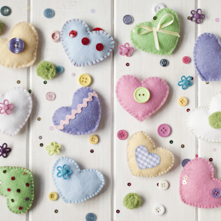 Kostenloses Textile Hearts Wallpaper für iPad mini