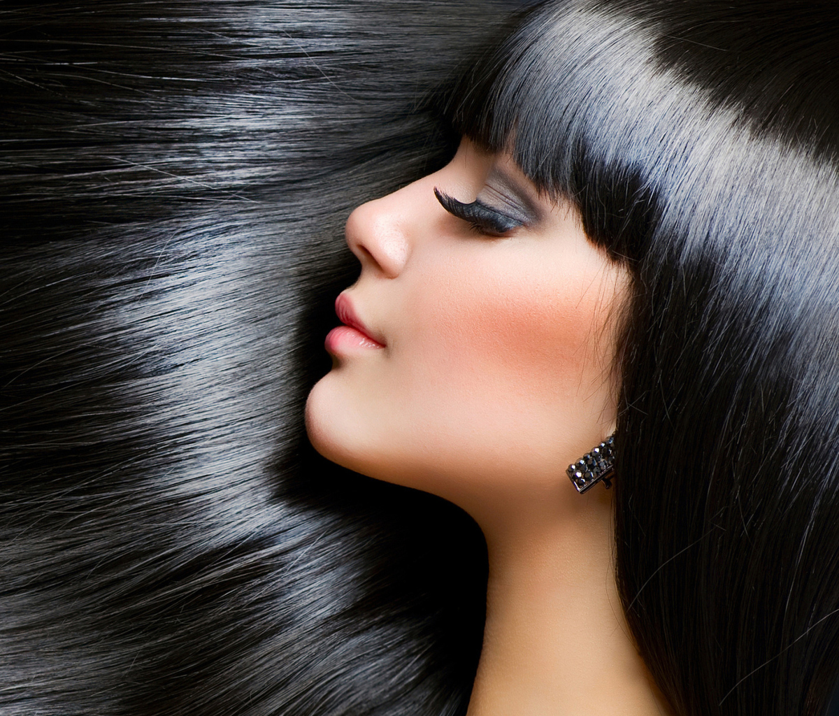 Das Gorgeous Brunette With Perfect Black Hair Wallpaper 1200x1024