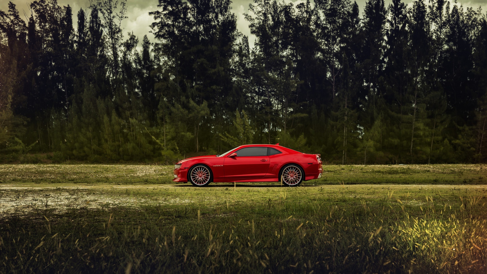 Das Red Chevrolet Camaro Wallpaper 1600x900