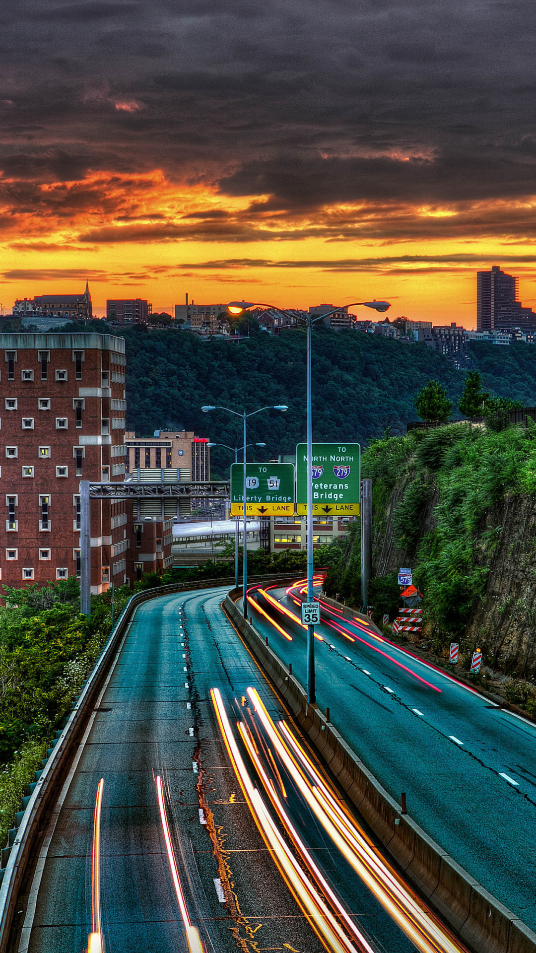 Fondo de pantalla Streets in Pittsburgh Pennsylvania 1080x1920