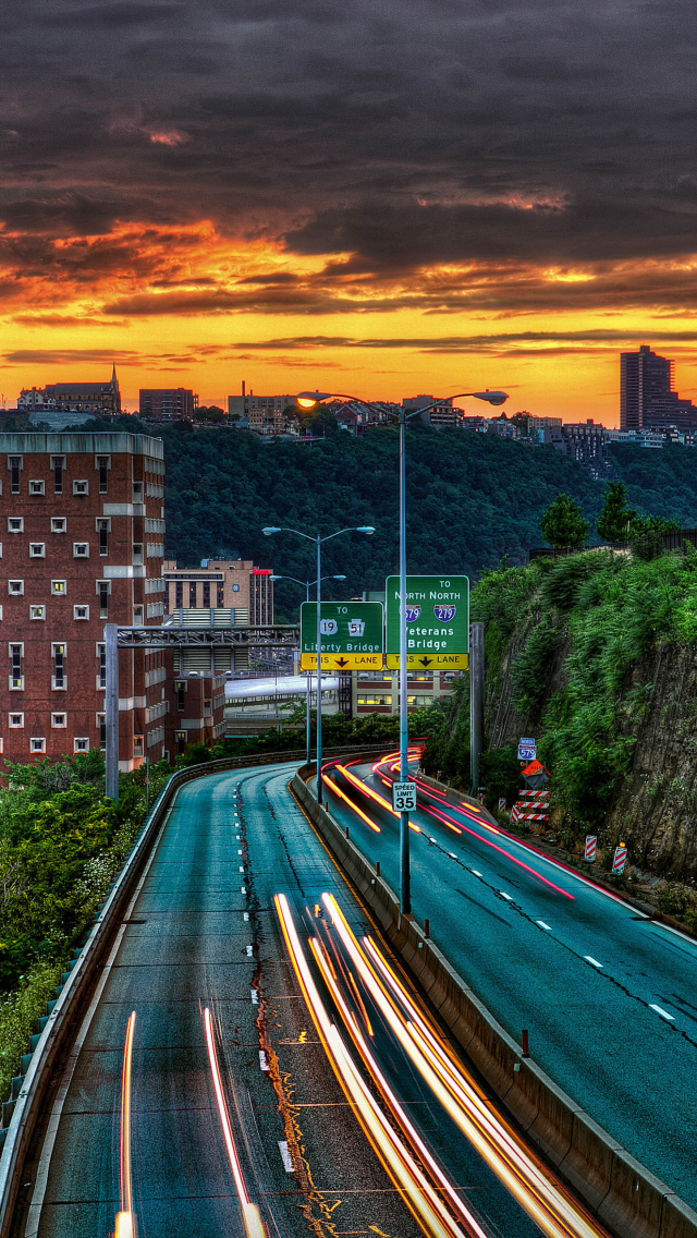 Streets in Pittsburgh Pennsylvania wallpaper 640x1136