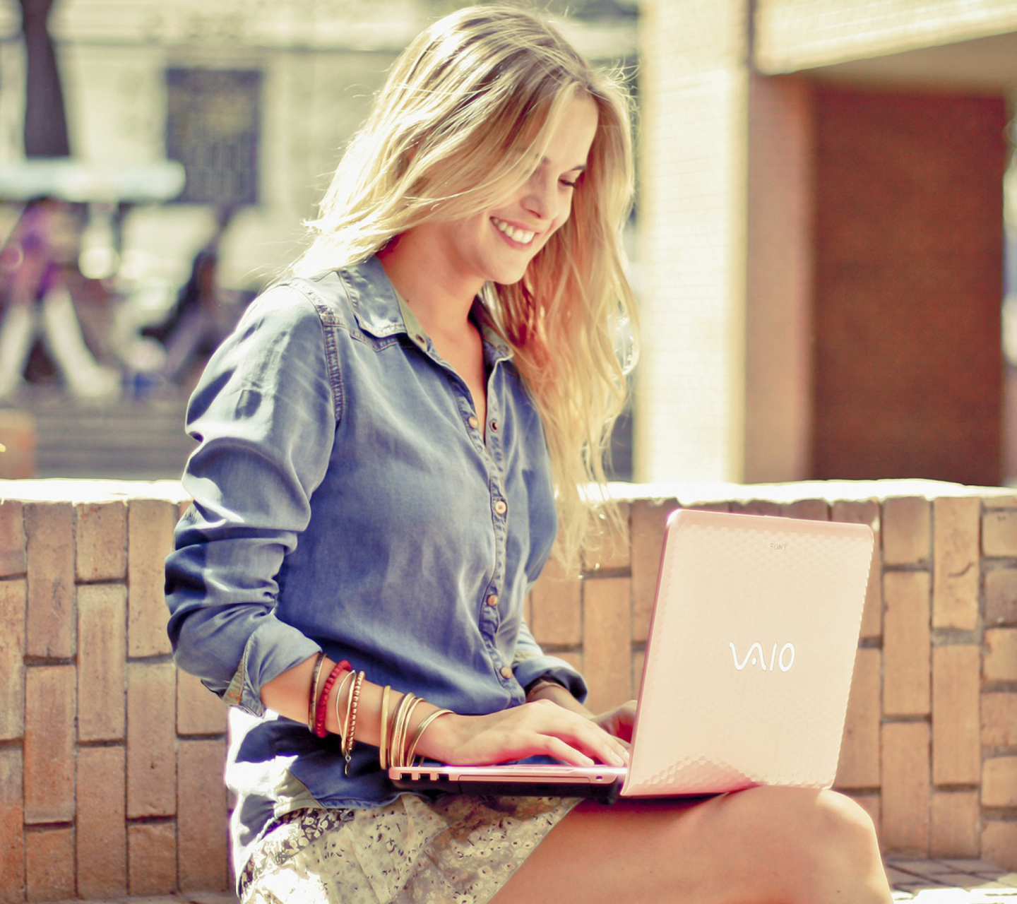 Sfondi Girl With Laptop 1440x1280