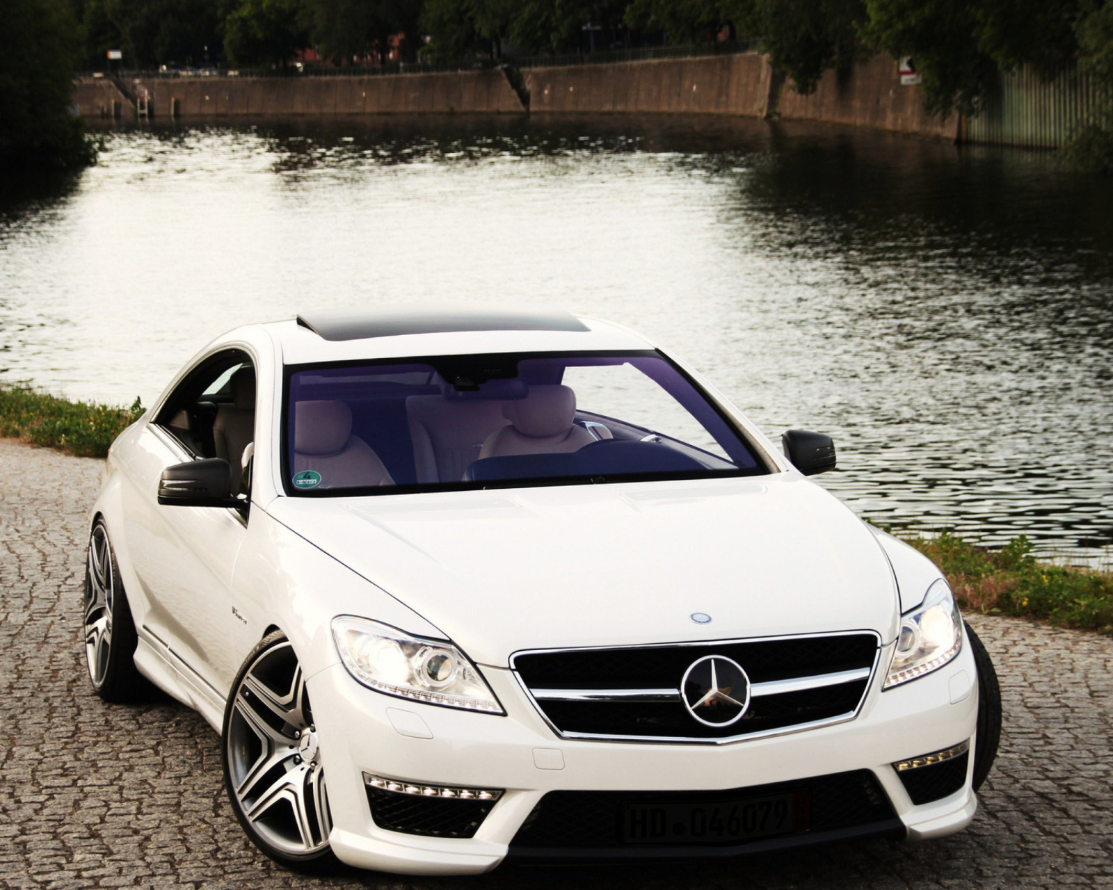 Fondo de pantalla Mercedes Benz CL63 AMG 1600x1280