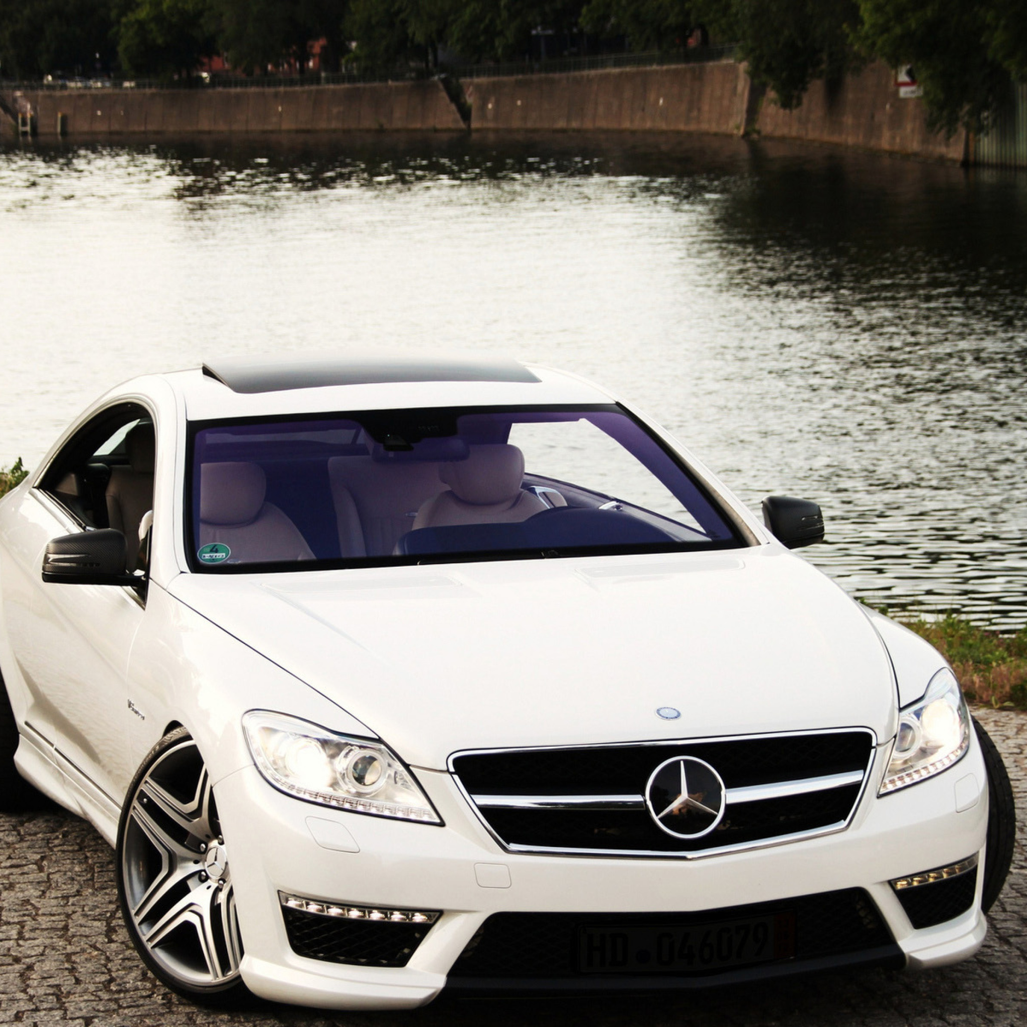 Screenshot №1 pro téma Mercedes Benz CL63 AMG 2048x2048