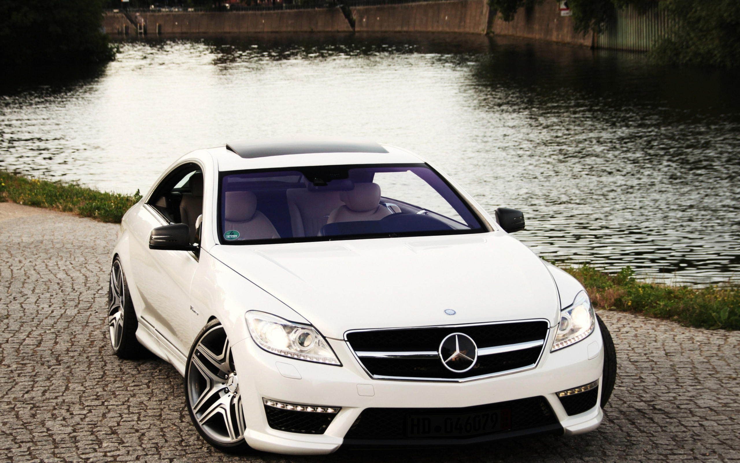 Обои Mercedes Benz CL63 AMG 2560x1600