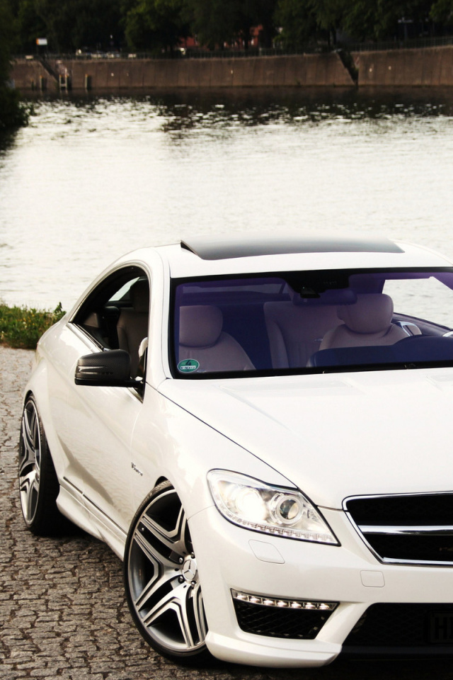 Fondo de pantalla Mercedes Benz CL63 AMG 640x960