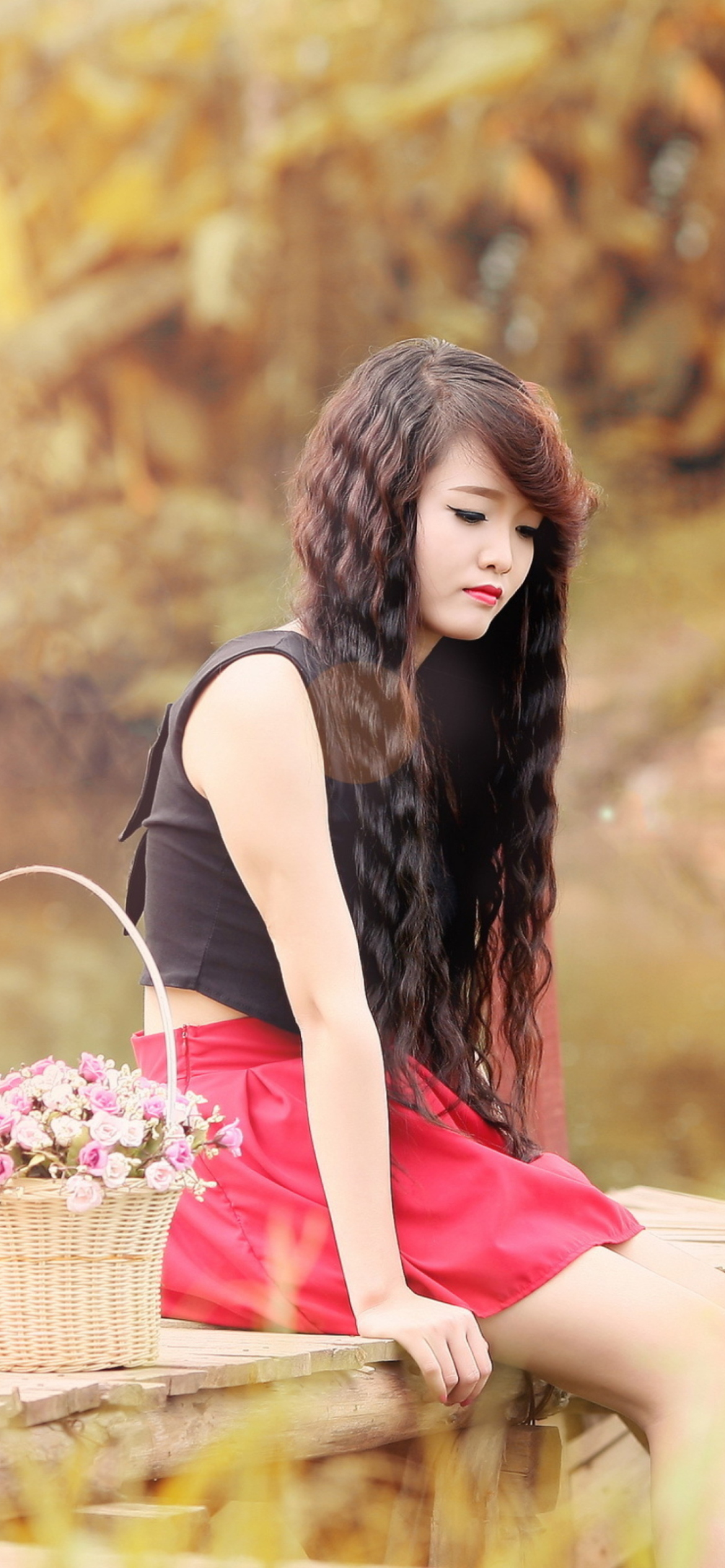 Screenshot №1 pro téma Sad Asian Girl With Flower Basket 1170x2532