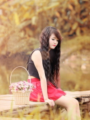 Screenshot №1 pro téma Sad Asian Girl With Flower Basket 132x176