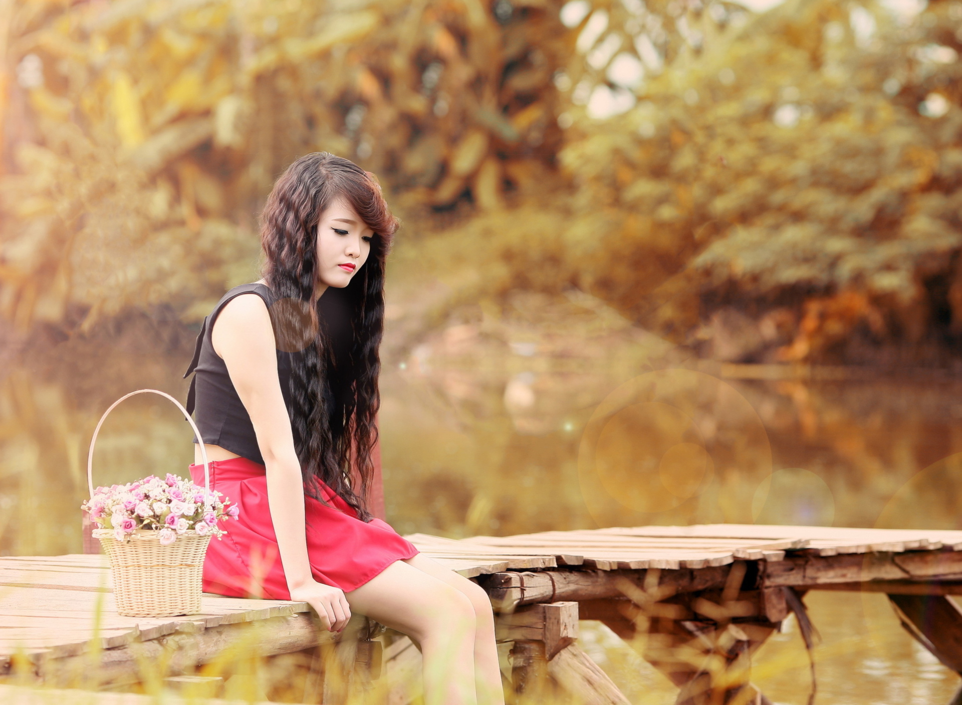 Das Sad Asian Girl With Flower Basket Wallpaper 1920x1408