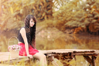 Kostenloses Sad Asian Girl With Flower Basket Wallpaper für Samsung Galaxy Note 4