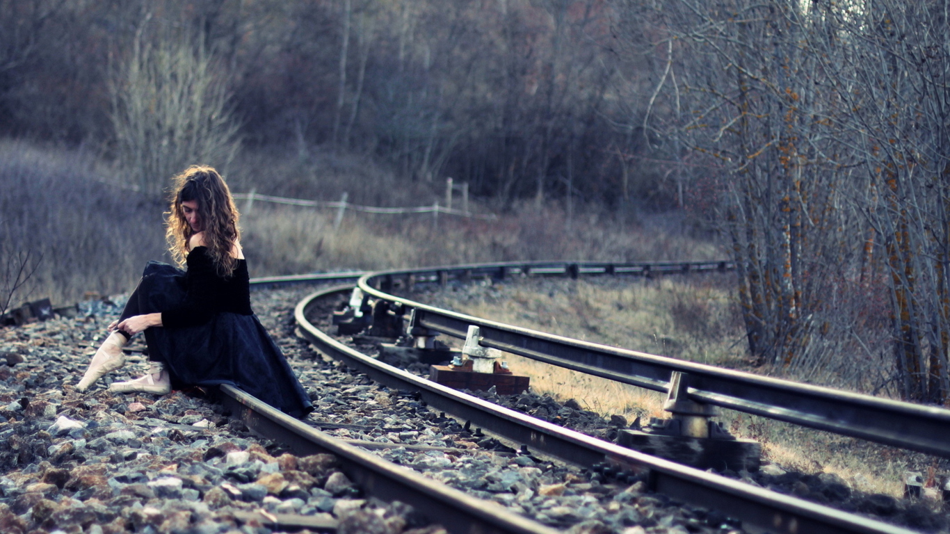 Обои Girl In Black Dress Sitting On Railways 1366x768