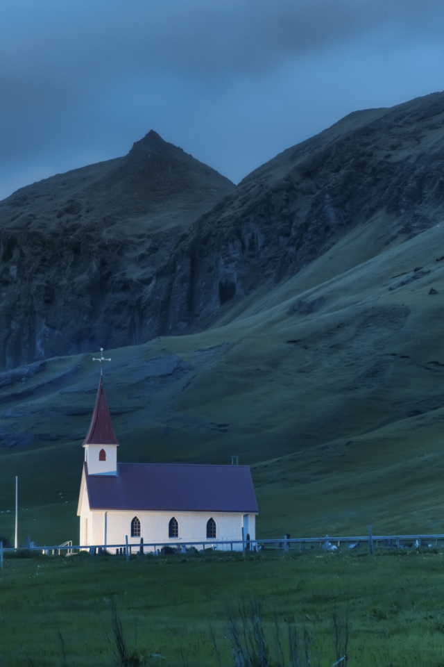 Das Night In Iceland Wallpaper 640x960
