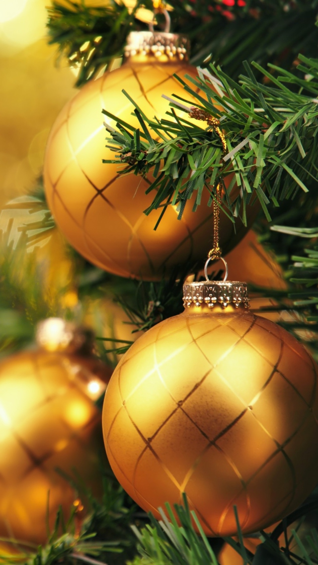 Обои Golden Christmas Tree 640x1136