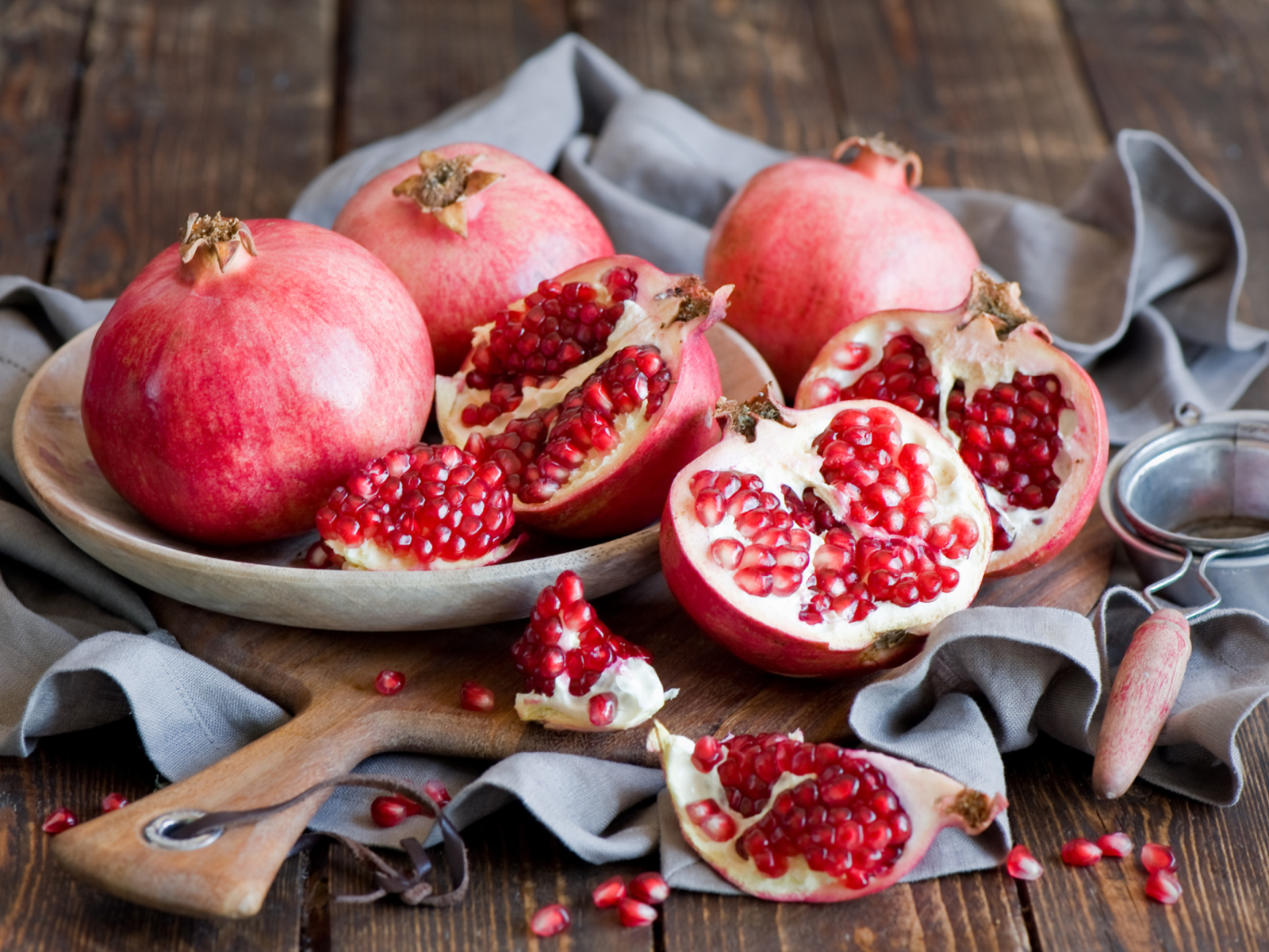 Fondo de pantalla Fresh Pomegranates 1600x1200