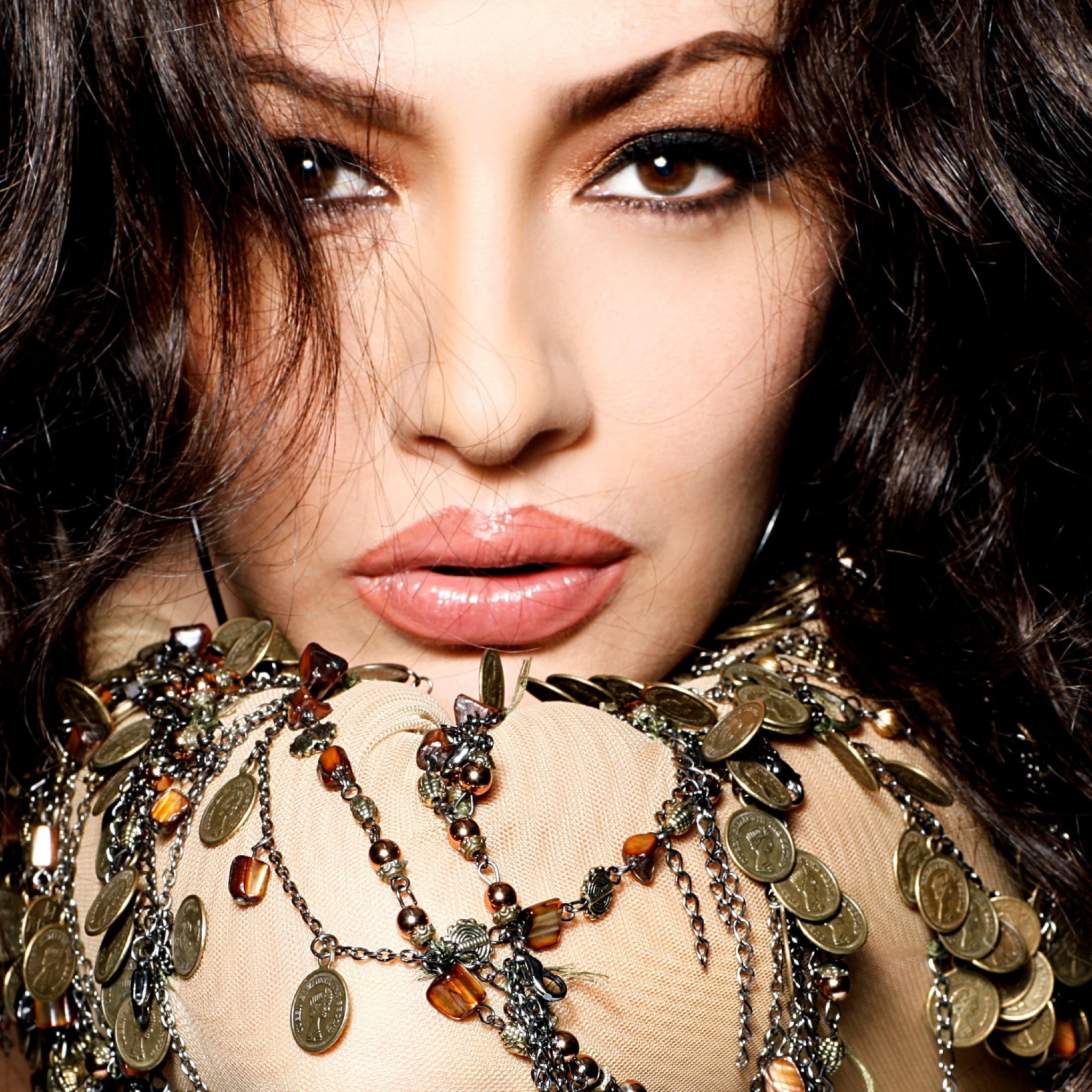 Adelina Ismajli Albanian Singer screenshot #1 2048x2048