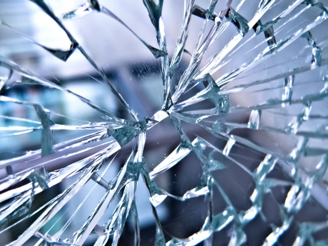 Das Broken Glass Wallpaper 640x480