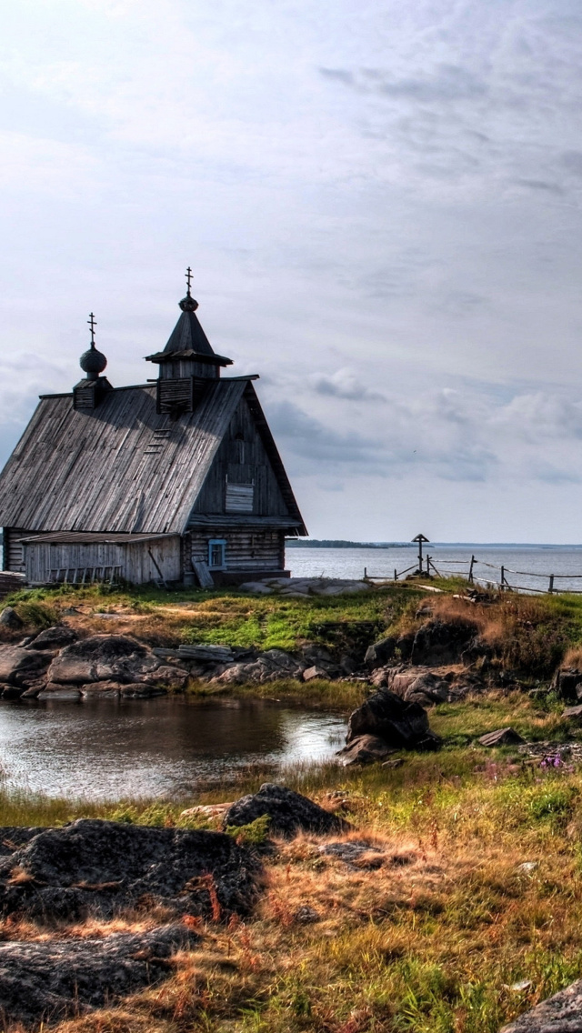 Old small house on the rocky river shore wallpaper 640x1136