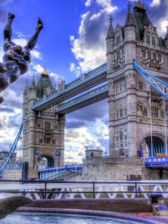 Tower Bridge in London wallpaper 240x320