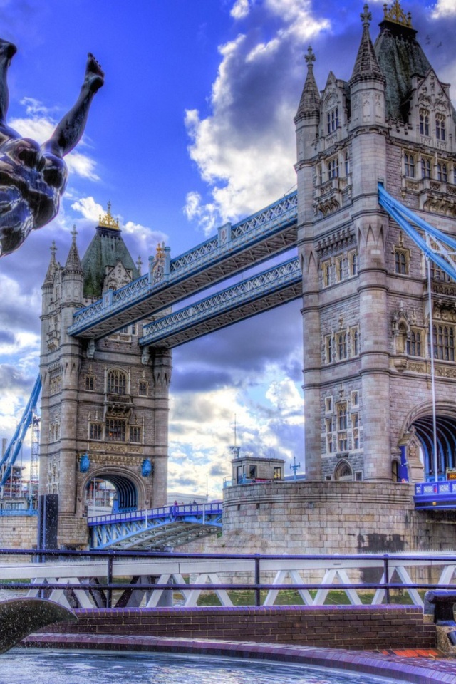Das Tower Bridge in London Wallpaper 640x960