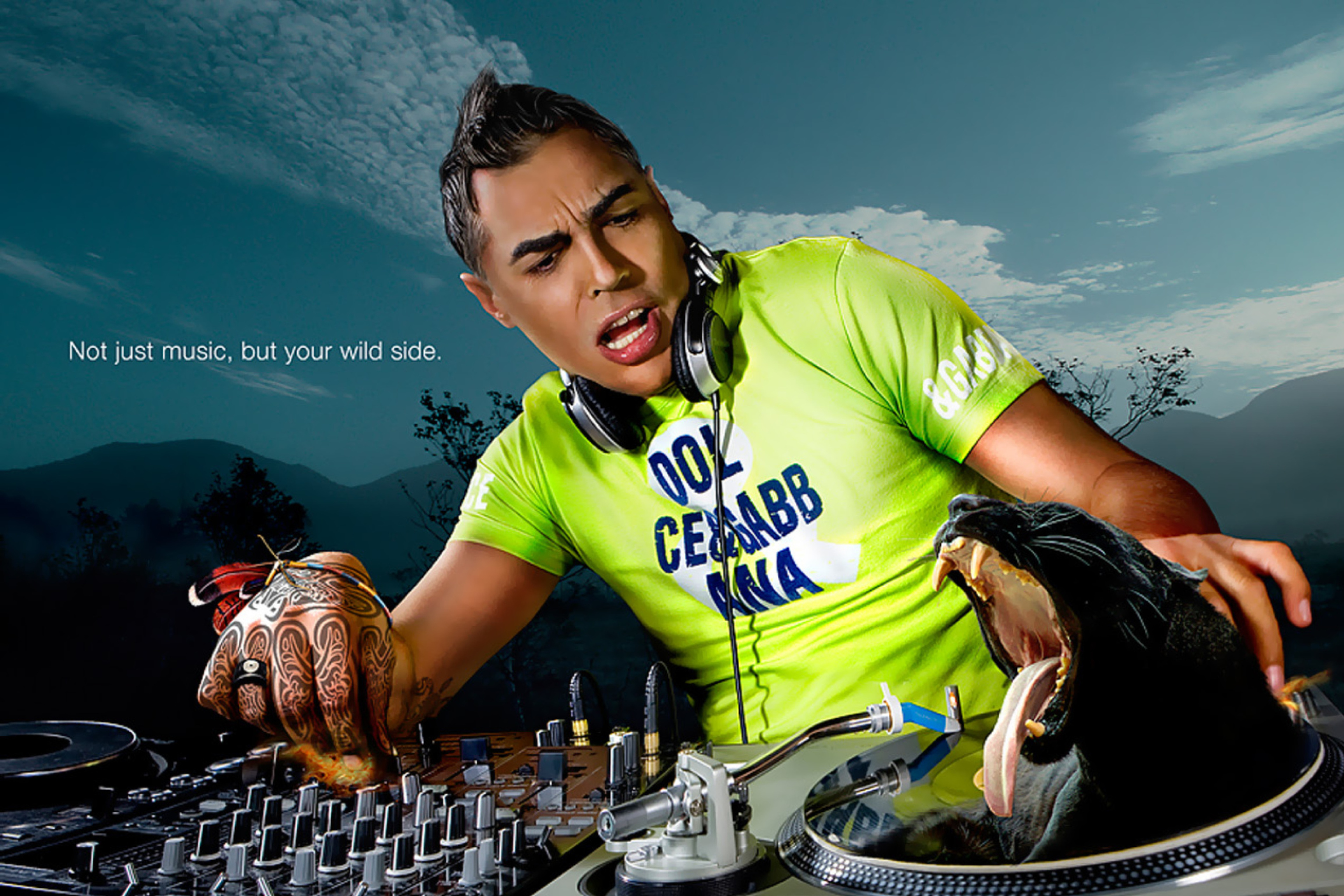 Fondo de pantalla DJ Turns 2880x1920