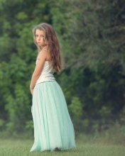 Обои Pretty Child In Long Blue Skirt 176x220
