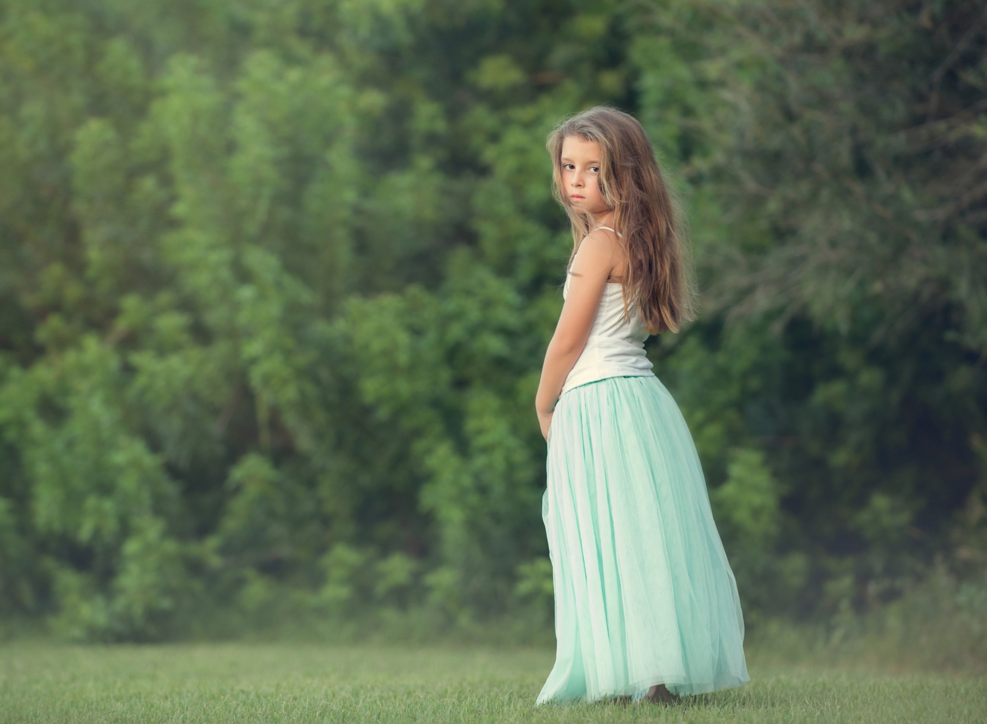 Pretty Child In Long Blue Skirt wallpaper 1920x1408