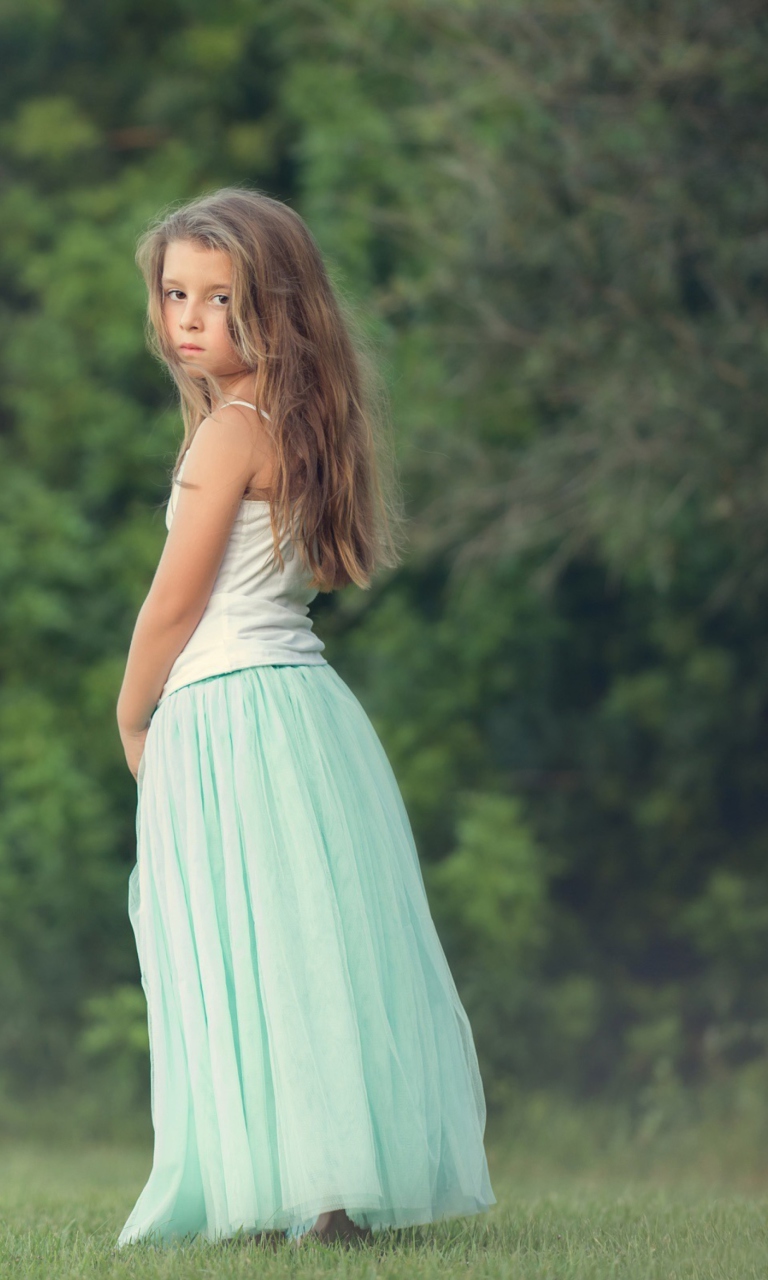 Обои Pretty Child In Long Blue Skirt 768x1280
