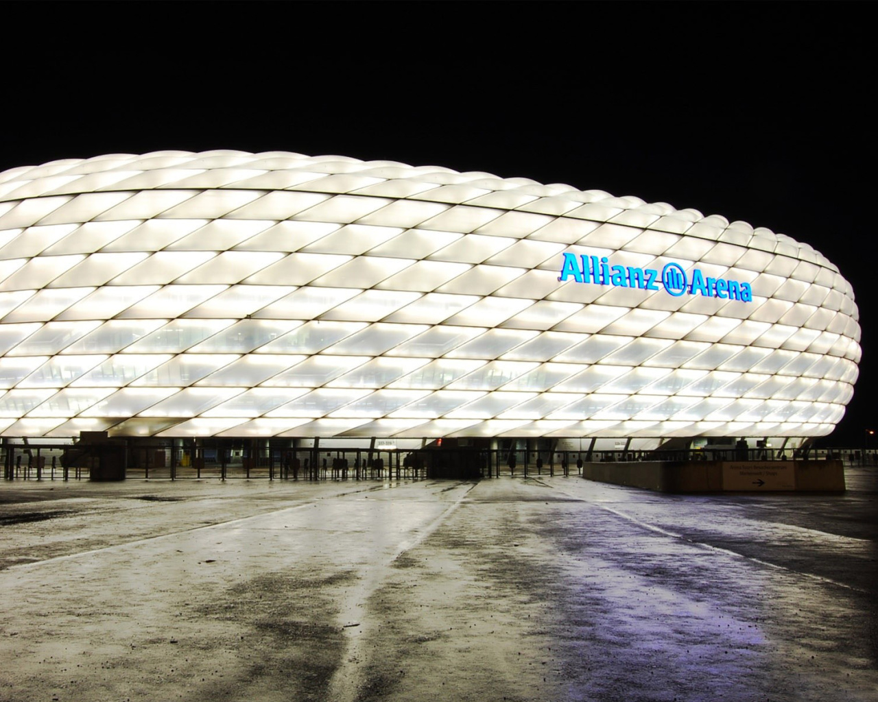 Обои Allianz Arena is stadium in Munich 1280x1024