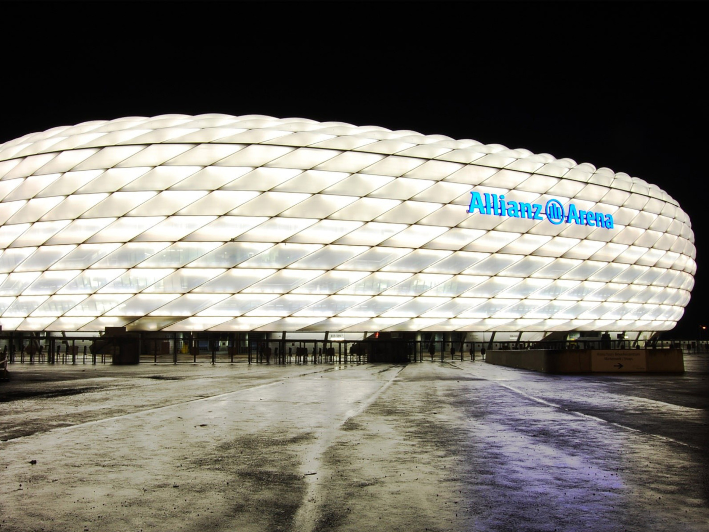 Allianz Arena is stadium in Munich wallpaper 1400x1050