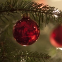 Обои Red Balls On Christmas Tree 128x128